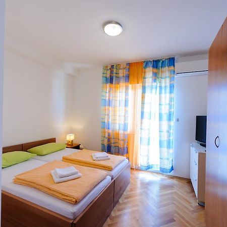 Apartment And Rooms Iva Spalato Esterno foto