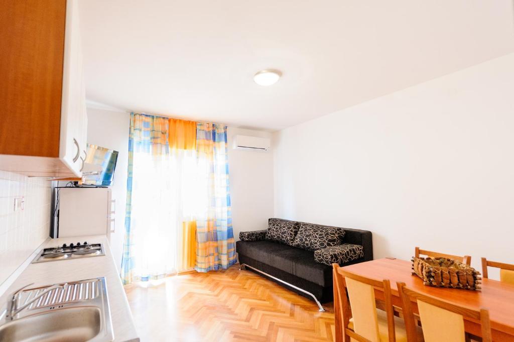 Apartment And Rooms Iva Spalato Esterno foto